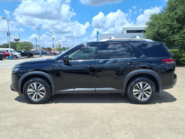 Used 2023 Nissan Pathfinder SL w/ Black Appearance Package FWD image 8