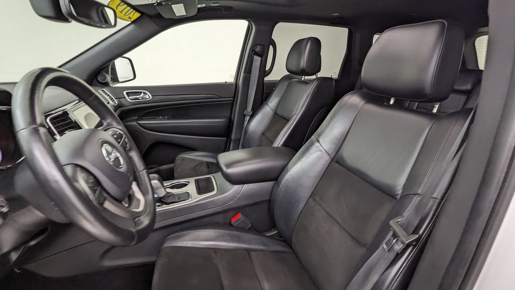 Used 2019 Jeep Grand Cherokee Altitude AWD/4WD image 2