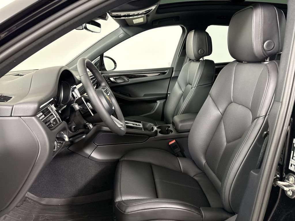 New 2026 Porsche Macan AWD/4WD image 5