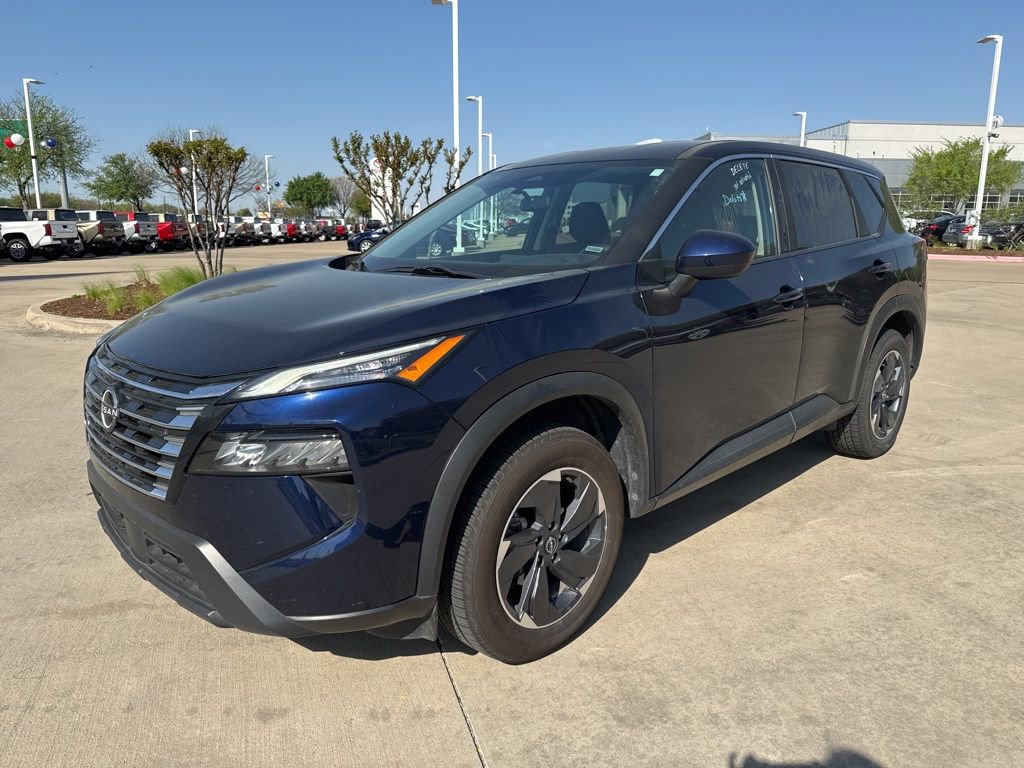 Used 2024 Nissan Rogue SV image 1