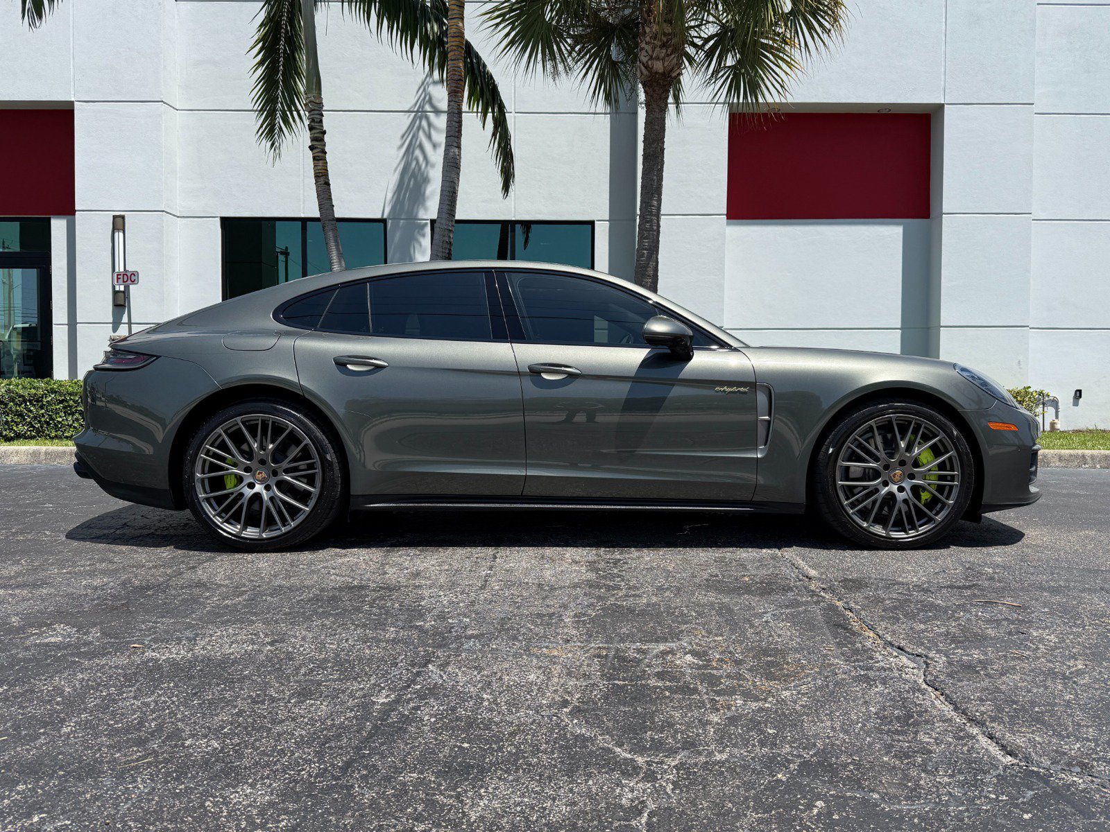 Used 2022 Porsche Panamera 4 Platinum Edition AWD/4WD image 2