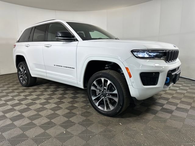 Used 2023 Jeep Grand Cherokee Overland image 2