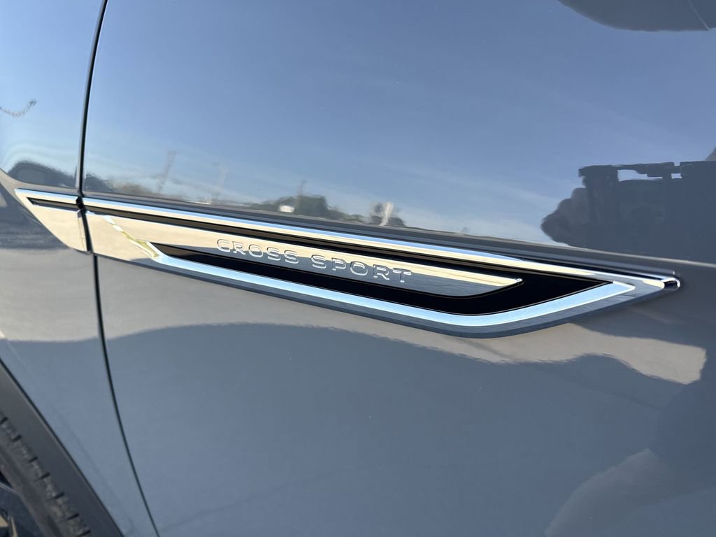 Used 2025 Volkswagen Atlas Cross Sport SE w/ Black Wheel Package image 9