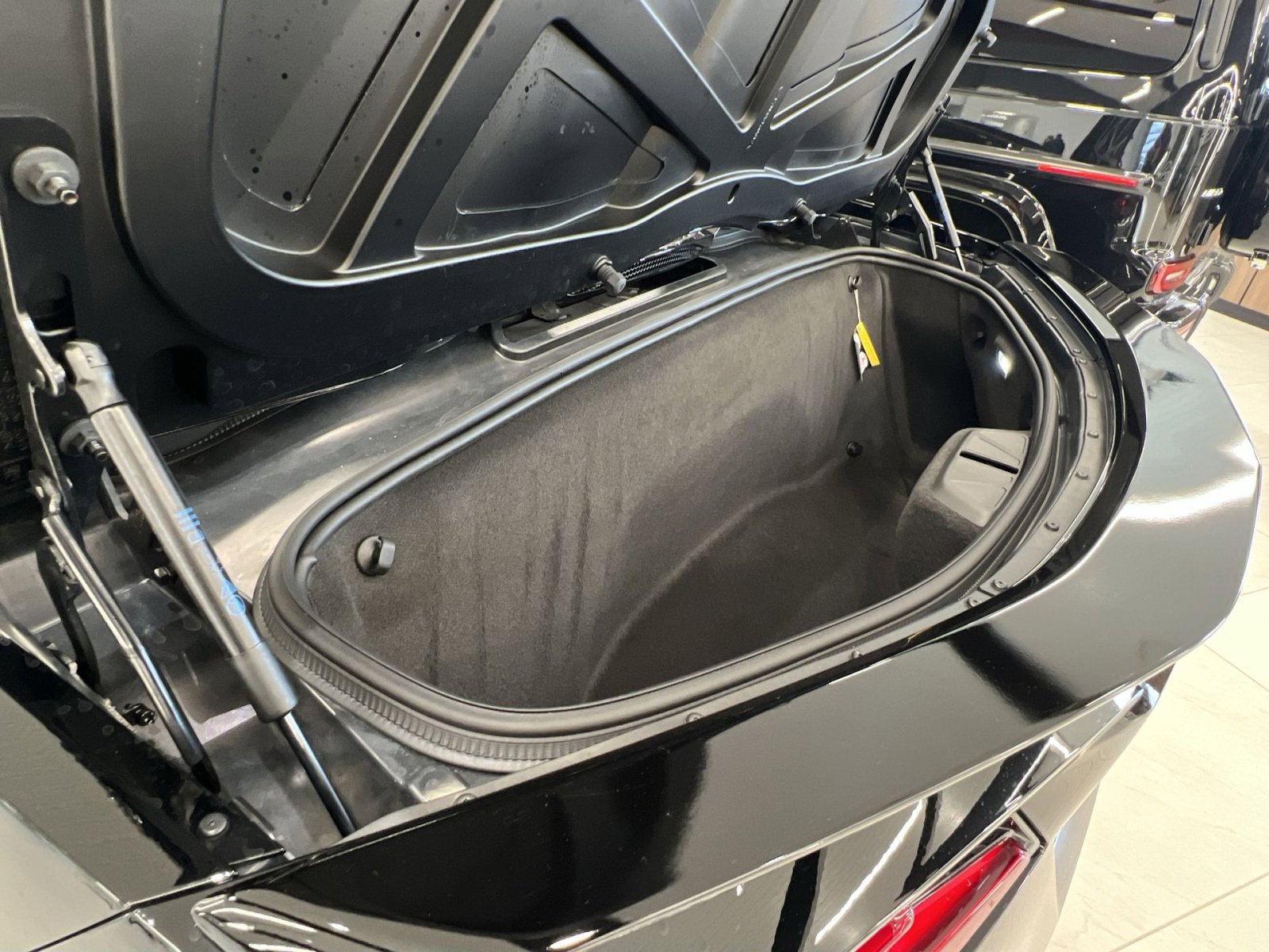 Used 2025 Chevrolet Corvette Stingray w/ Battery Protection Package image 20