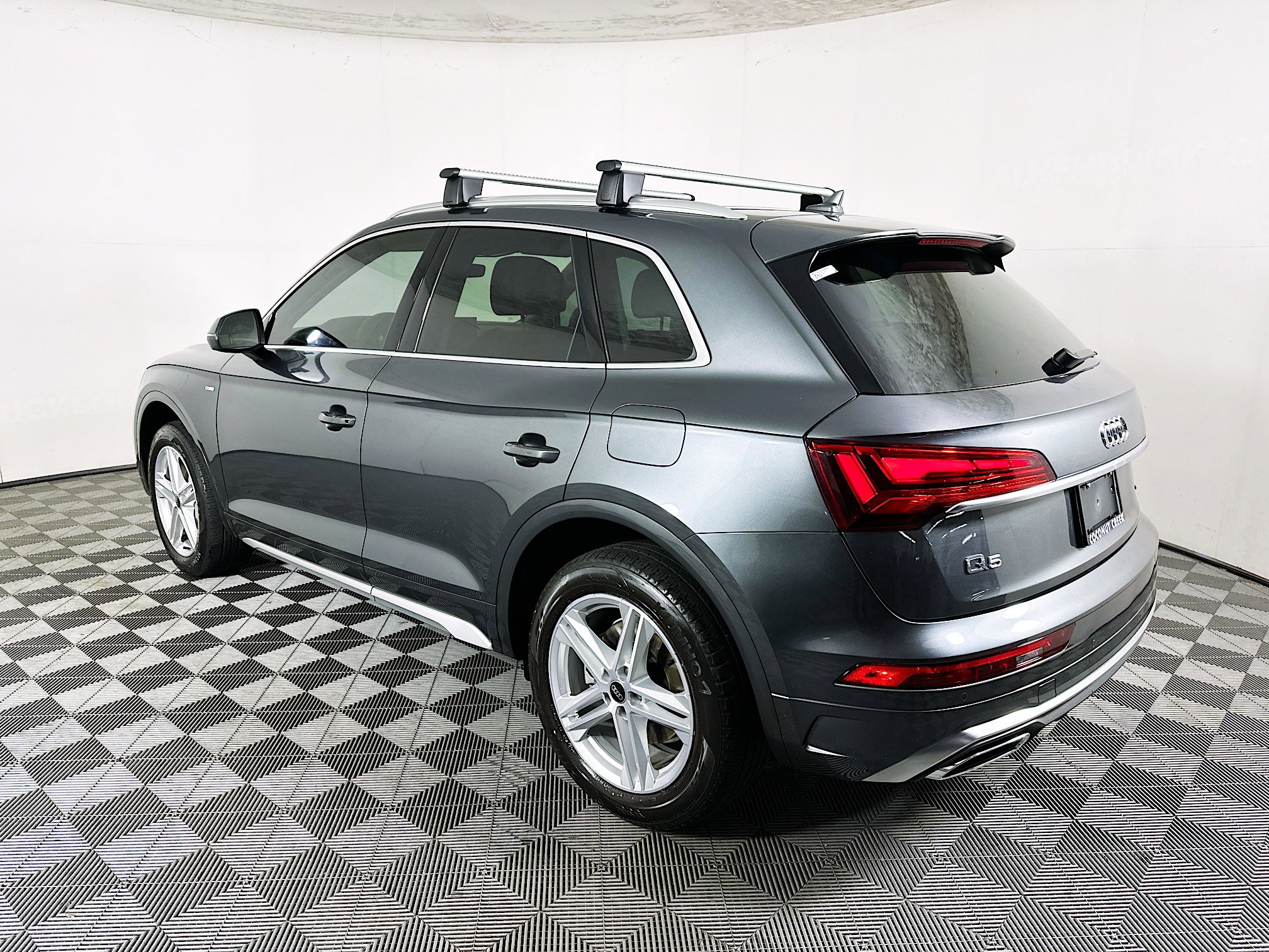 Used 2024 Audi Q5 e Premium Plus w/ Premium Plus Package image 5