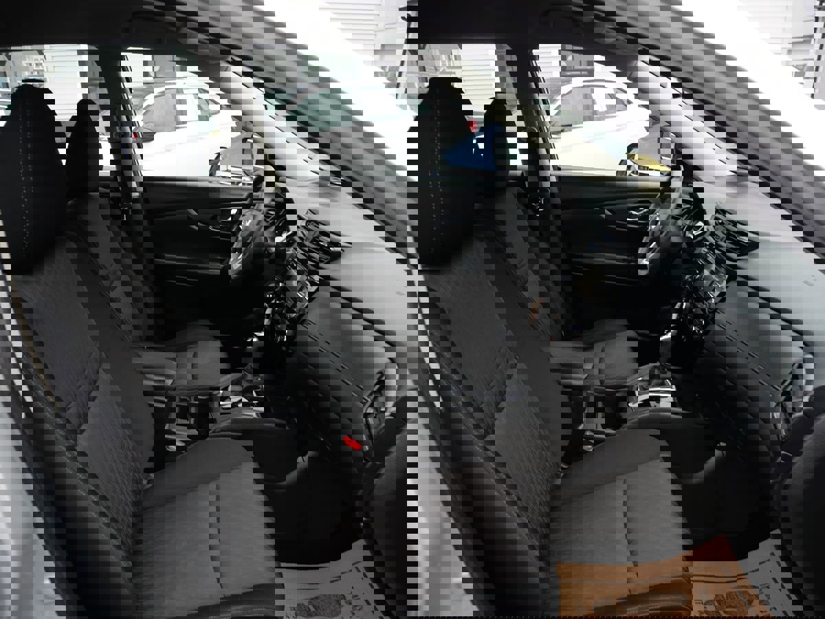 Used 2017 Nissan Rogue S image 14