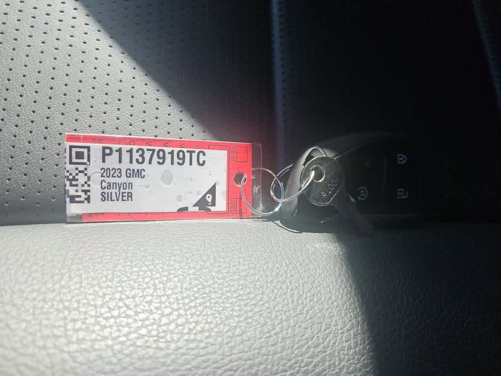 Used 2023 GMC Canyon Denali image 20