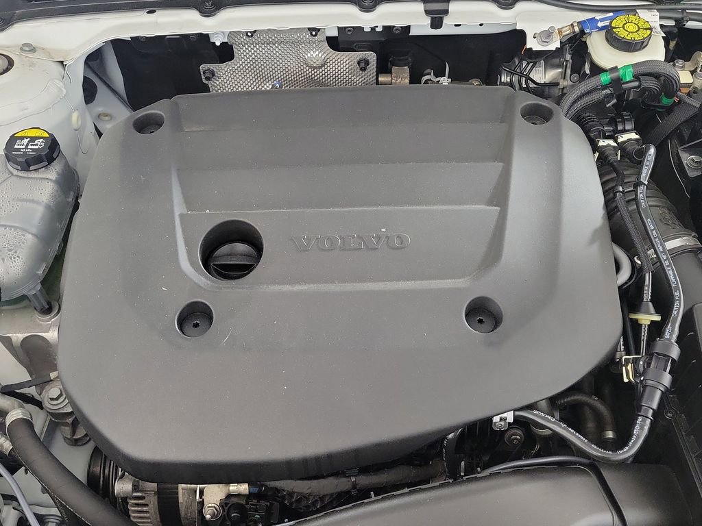 Used 2023 Volvo XC40 B4 Ultimate FWD image 10
