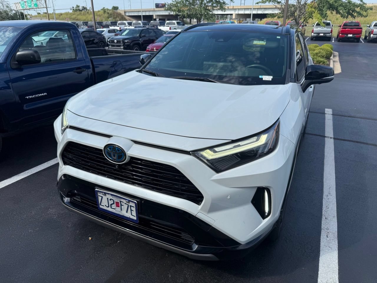 Used 2023 Toyota RAV4 XSE AWD/4WD image 2