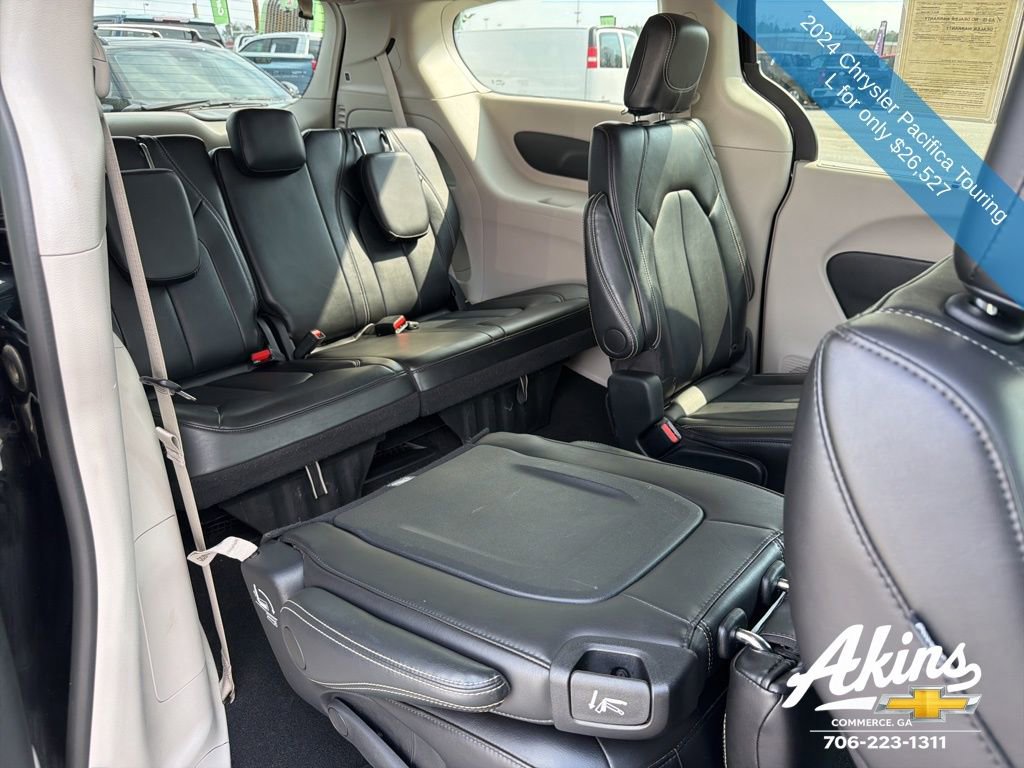 Used 2024 Chrysler Pacifica Touring-L image 20