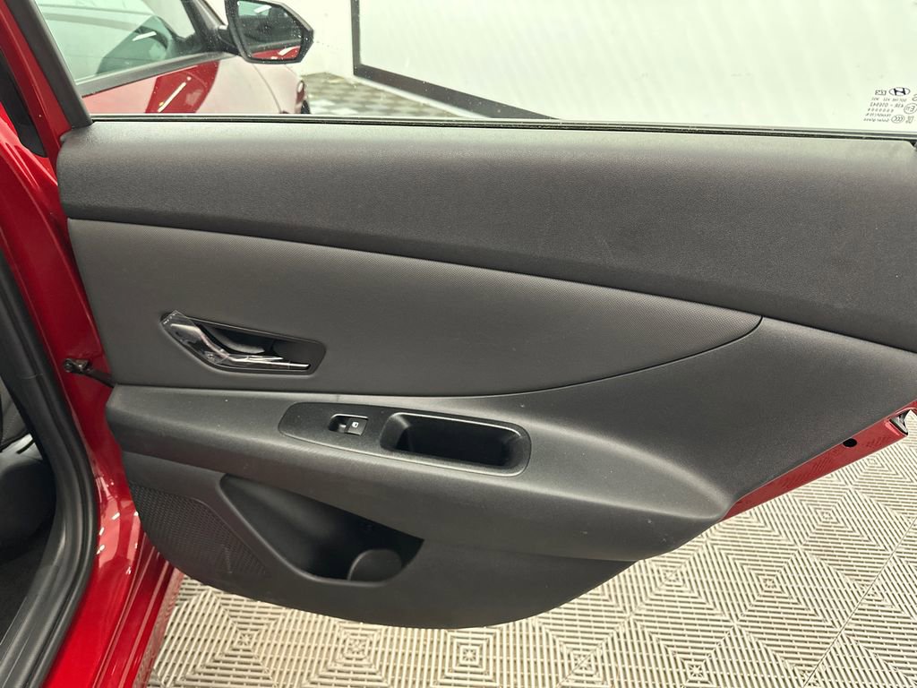 Used 2025 Hyundai Elantra SEL FWD image 16