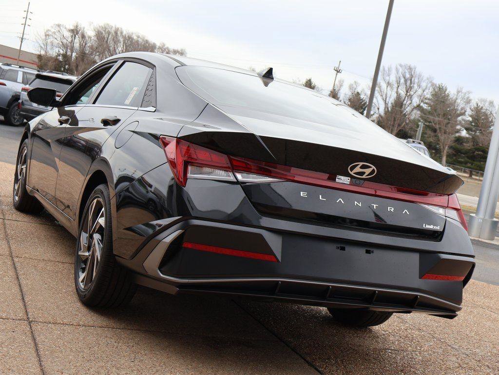 New 2026 Hyundai Elantra Limited image 4