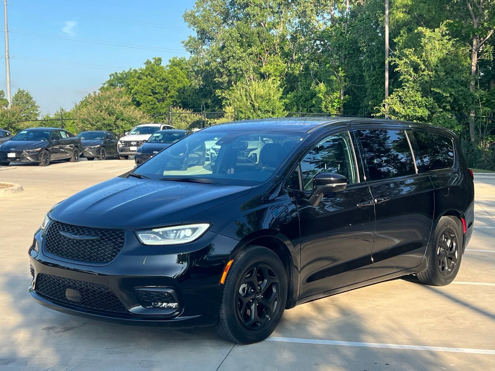 Used 2022 Chrysler Pacifica Touring-L w/ S Appearance Package FWD image 7