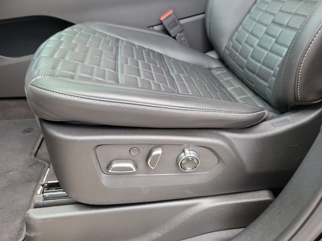 Used 2025 Cadillac Escalade Sport Platinum image 19