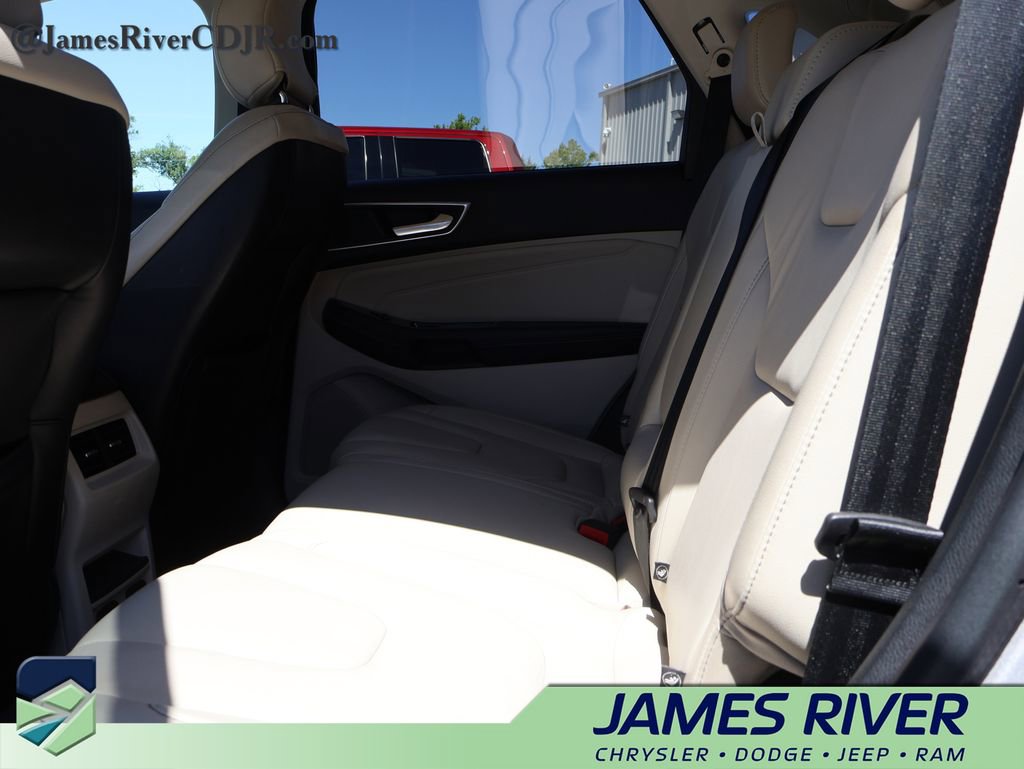 Used 2018 Ford Edge Titanium w/ Technology Package AWD/4WD image 18