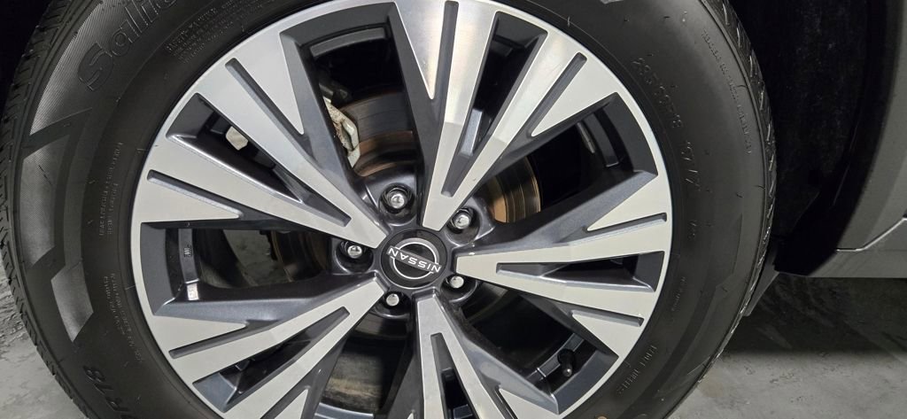 Used 2023 Nissan Rogue SV image 44