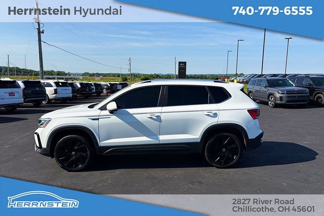 Used 2024 Volkswagen Taos SEL AWD/4WD image 4