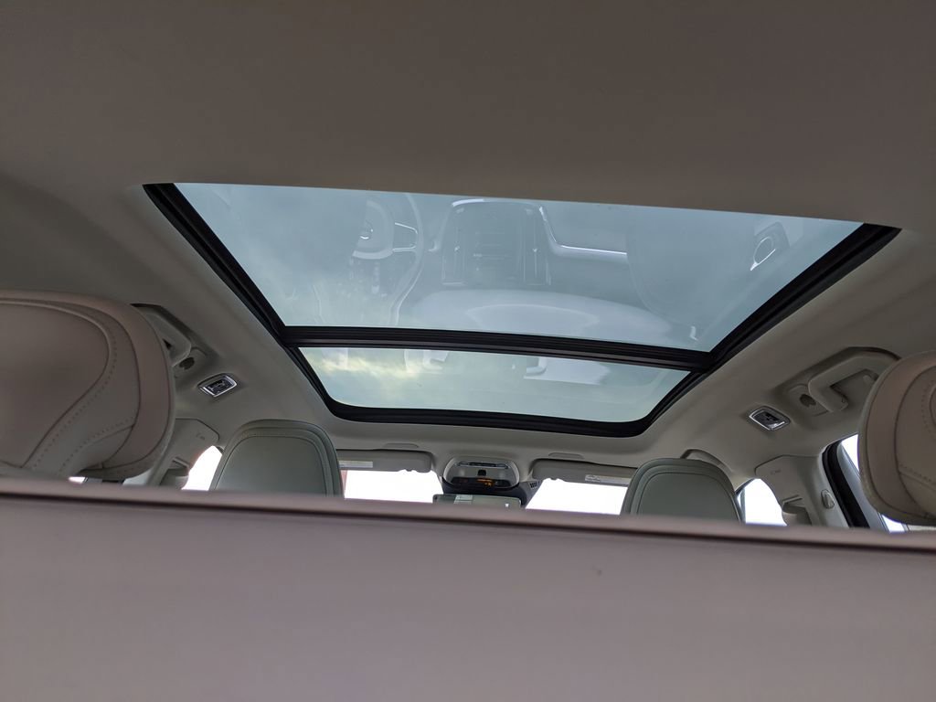 Used 2021 Volvo V60 T5 Momentum image 13