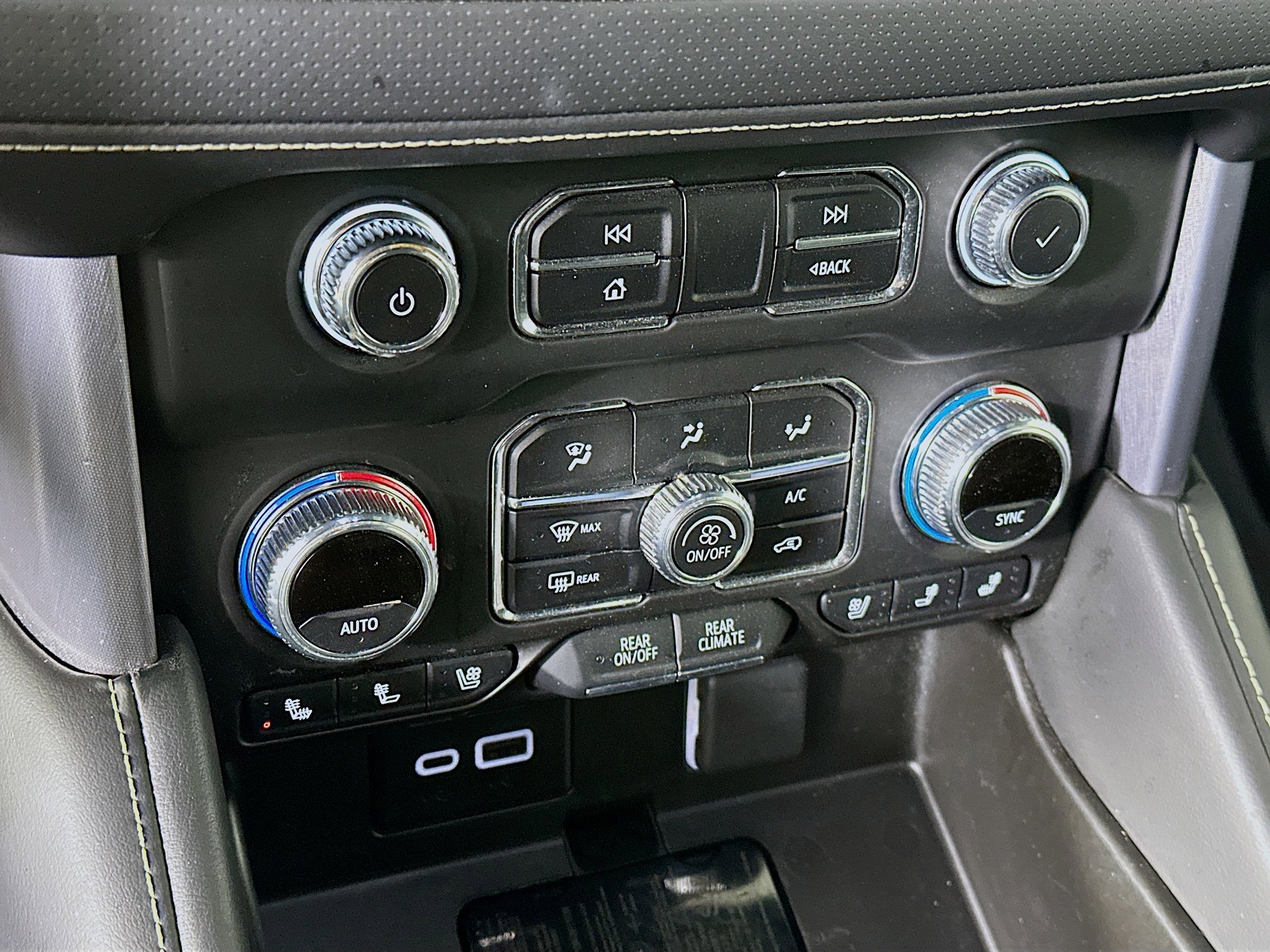 Used 2024 GMC Yukon SLT image 24