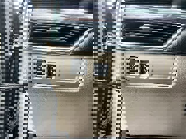 Used 2023 Cadillac XT4 Luxury w/ Cold Weather Package image 29