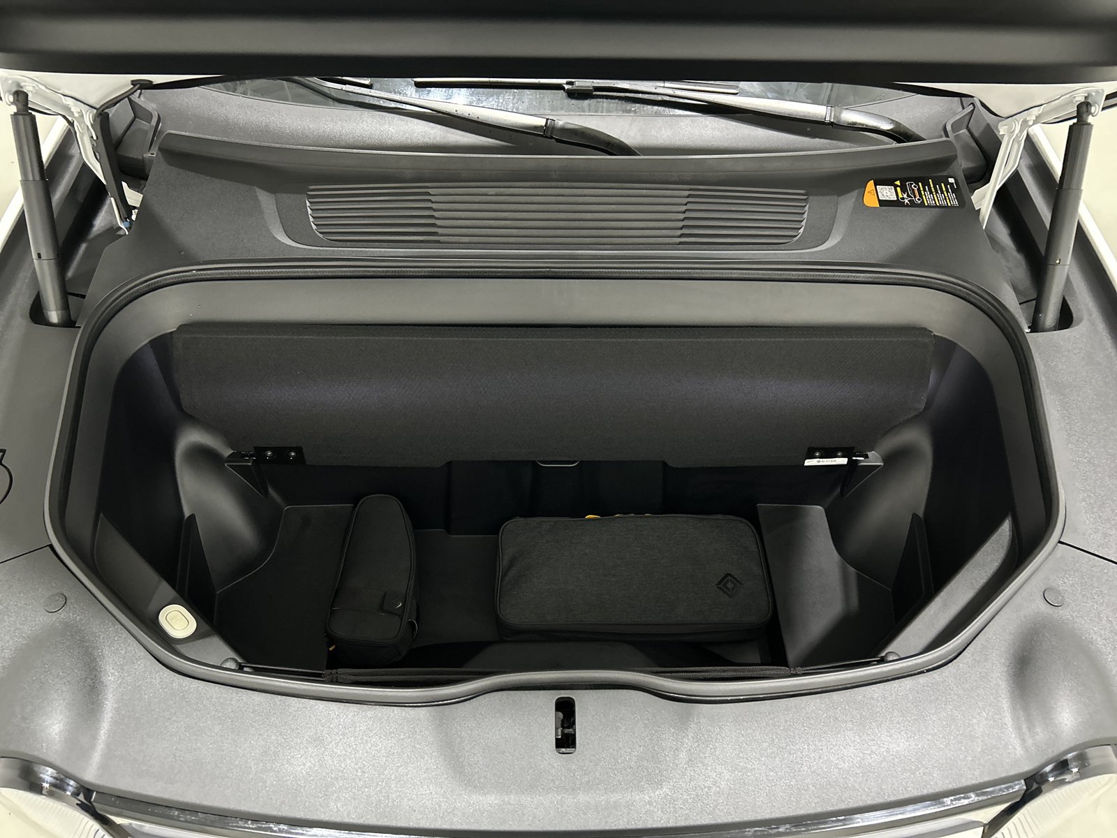 Used 2024 Rivian R1S Adventure AWD/4WD image 14