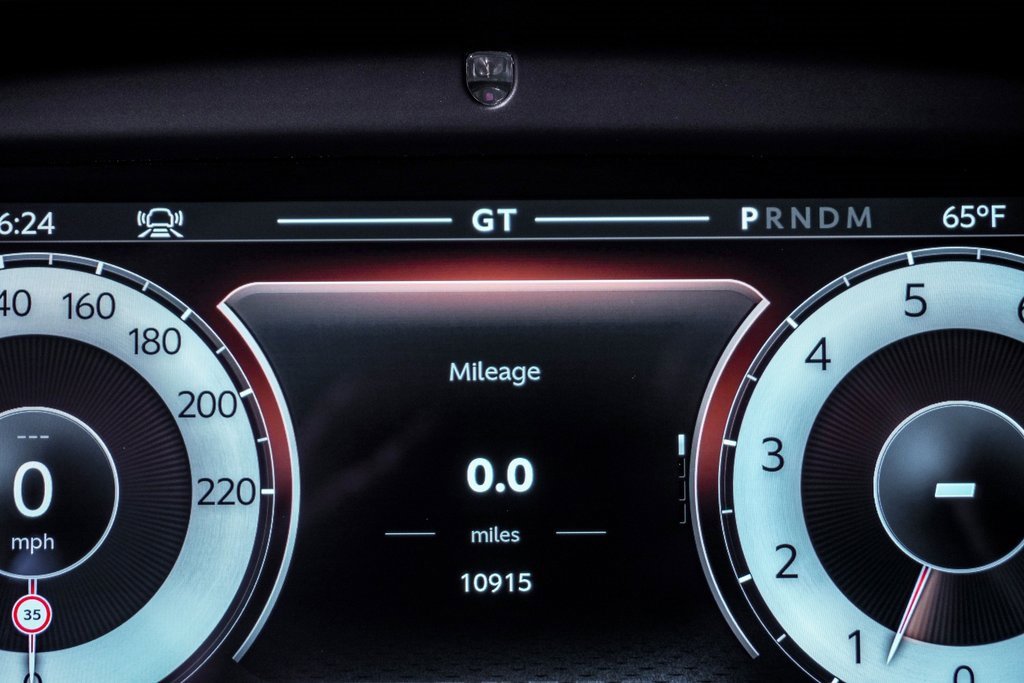 Used 2024 Aston Martin DB12 Coupe image 28