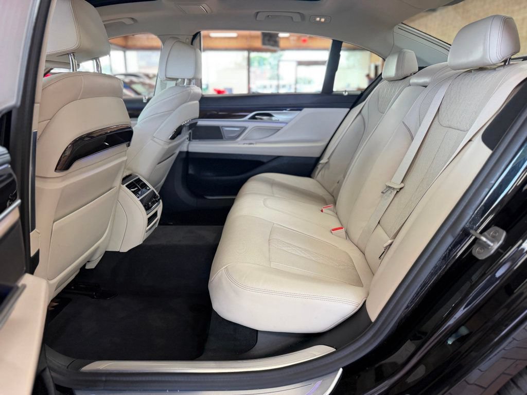 Used 2020 BMW 750i xDrive w/ Executive Package AWD/4WD image 17
