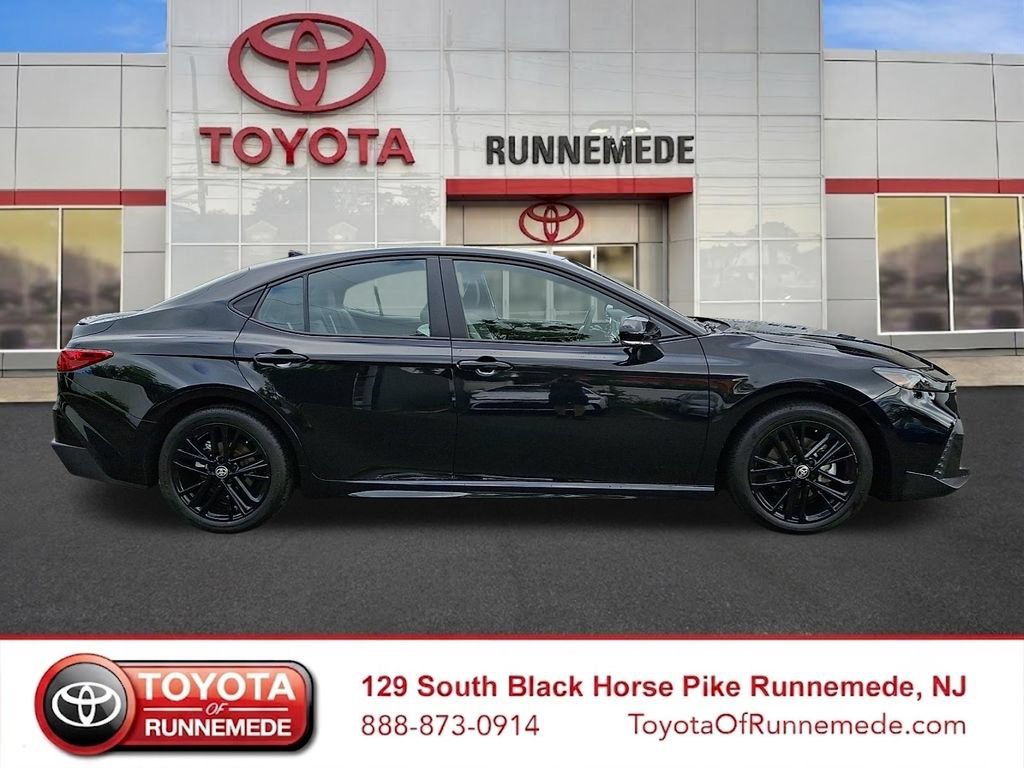 Used 2026 Toyota Camry SE FWD image 7