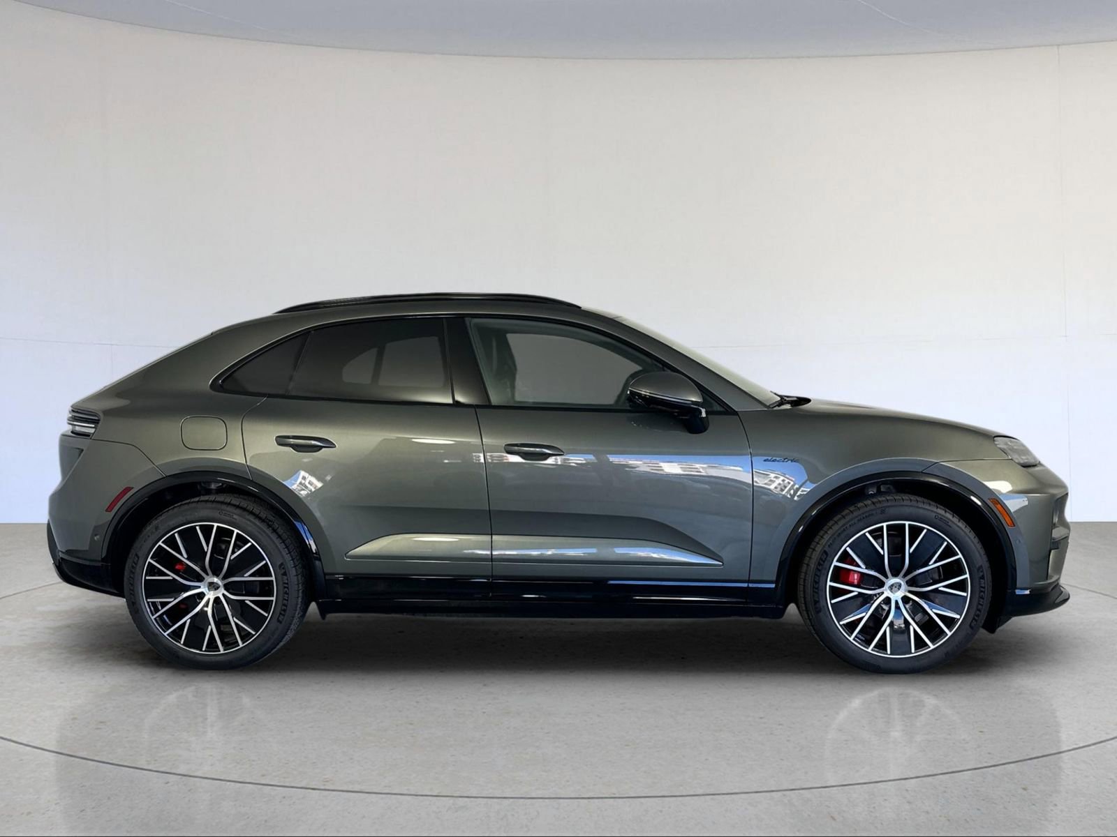 New 2025 Porsche Macan Turbo Electric image 9