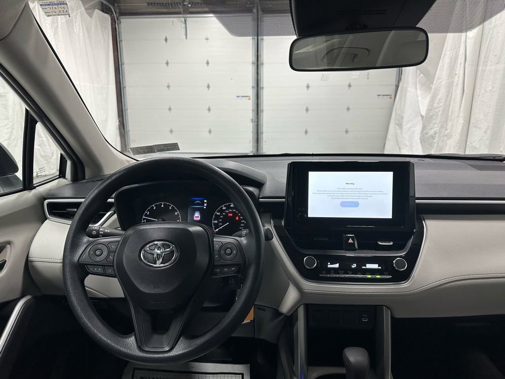 Used 2025 Toyota Corolla Cross L image 16