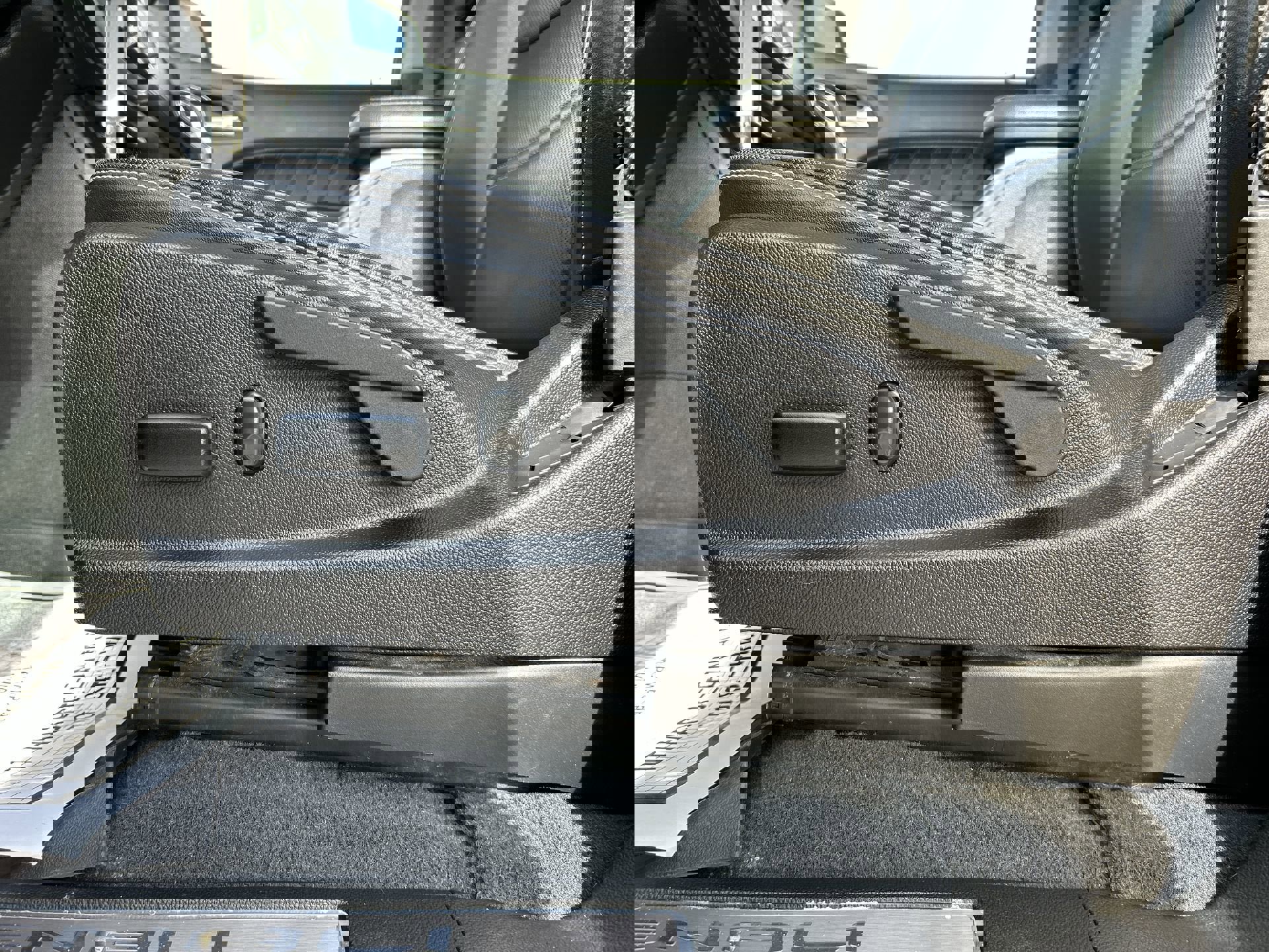 Used 2022 GMC Canyon Denali w/ Denali Black Edition Package image 12