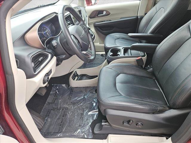 Used 2017 Chrysler Pacifica Touring-L FWD image 20