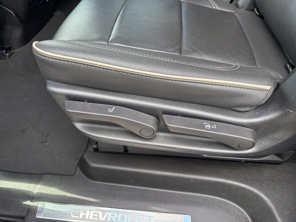 Used 2023 Chevrolet Suburban Premier image 35