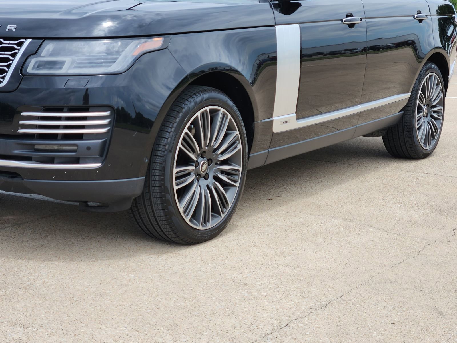 Used 2019 Land Rover Range Rover Long Wheelbase Autobiography AWD/4WD image 12