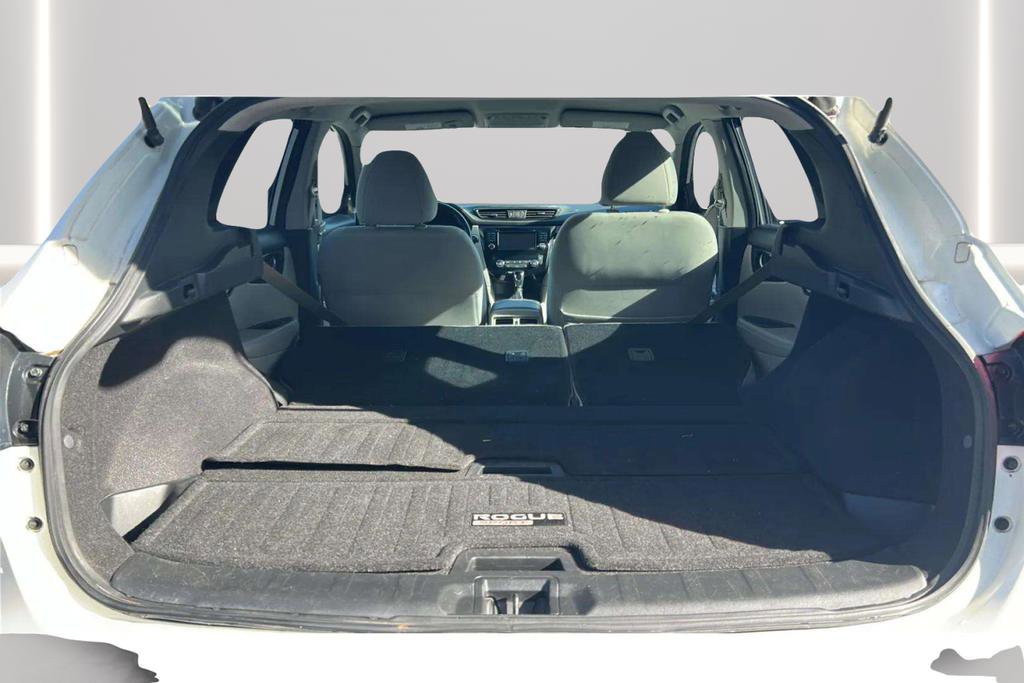 Used 2018 Nissan Rogue Sport SV w/ SV Technology Package image 13