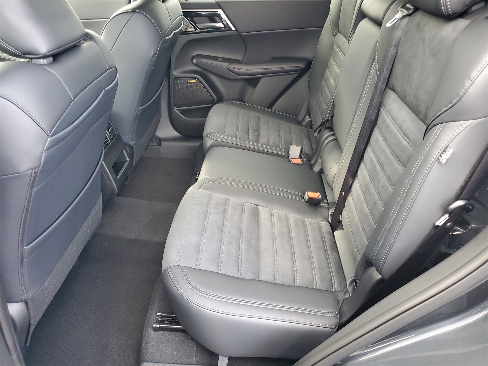 New 2025 Mitsubishi Outlander SE image 20
