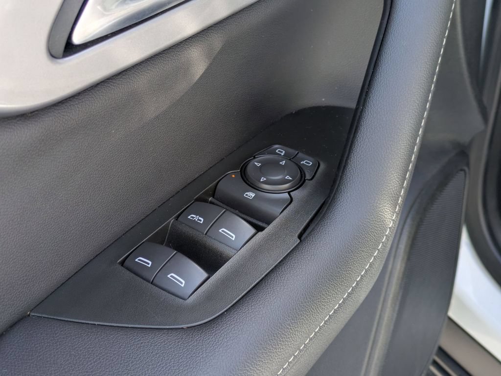 Used 2025 Chevrolet Blazer LT FWD image 13