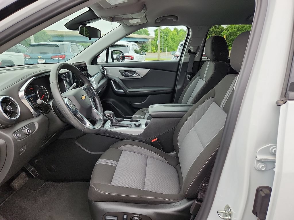 Used 2025 Chevrolet Blazer LT AWD/4WD image 13