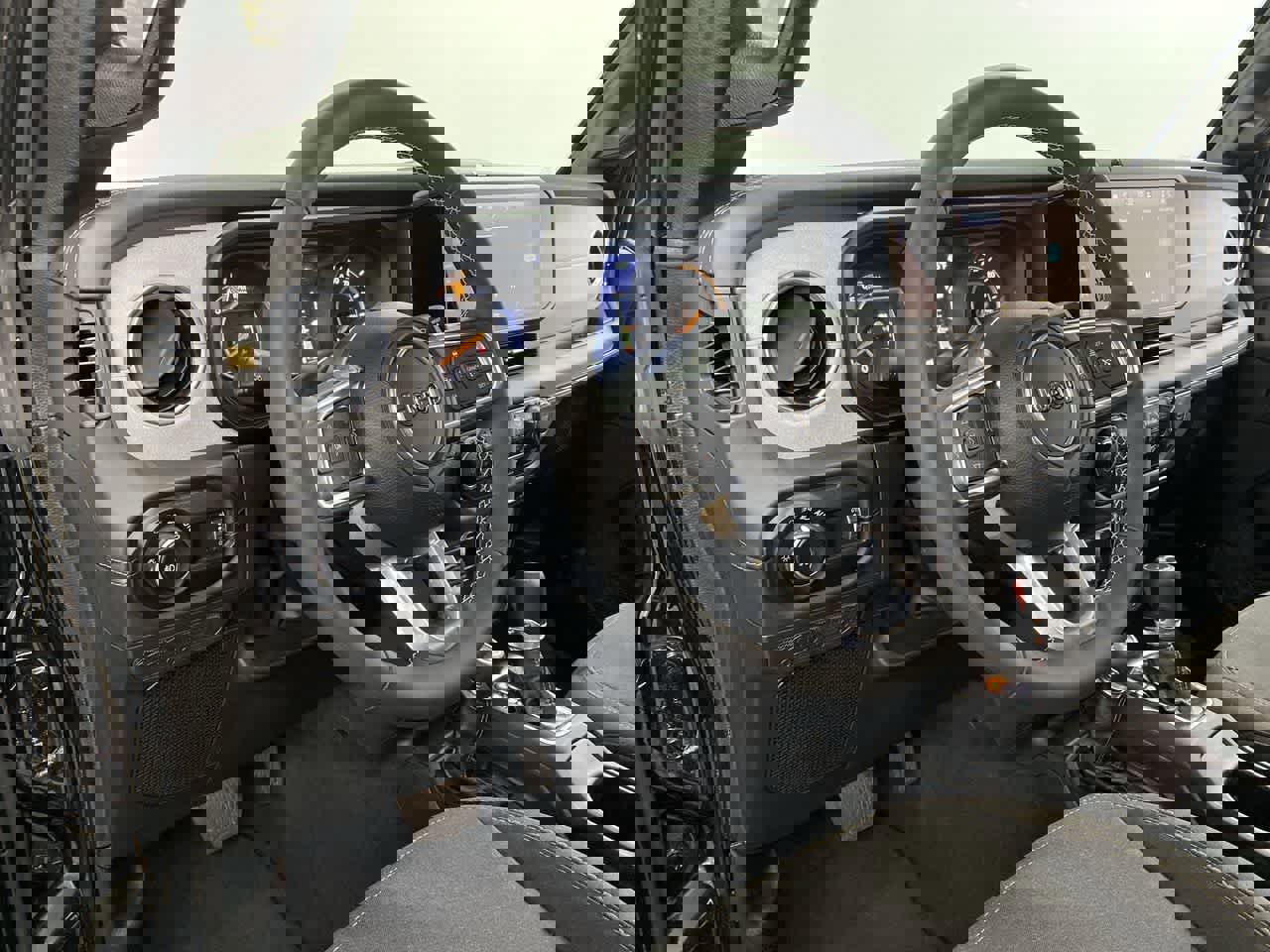 Used 2025 Jeep Wrangler Sahara image 2