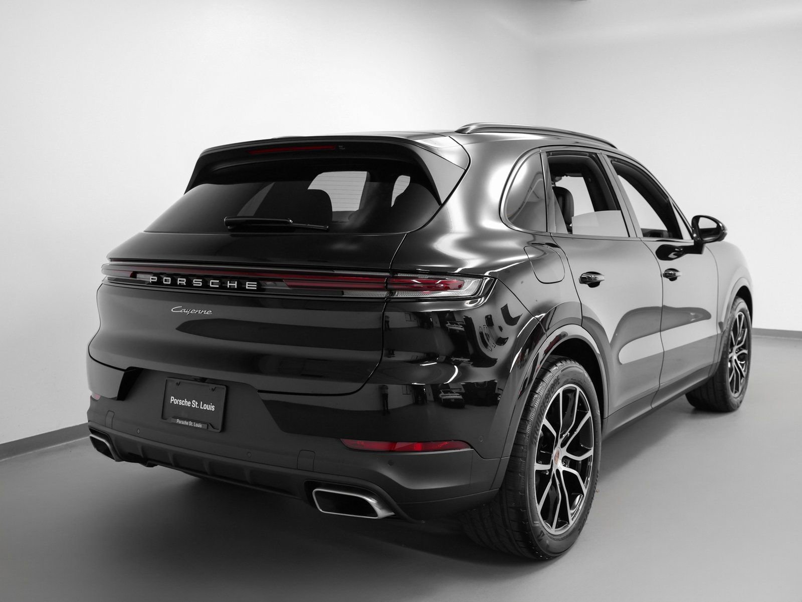 Certified 2025 Porsche Cayenne image 12