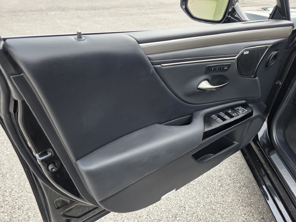 Certified 2024 Lexus ES 300h F Sport FWD image 19