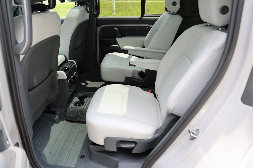 Used 2026 Land Rover Defender 130 X-Dynamic SE AWD/4WD image 10