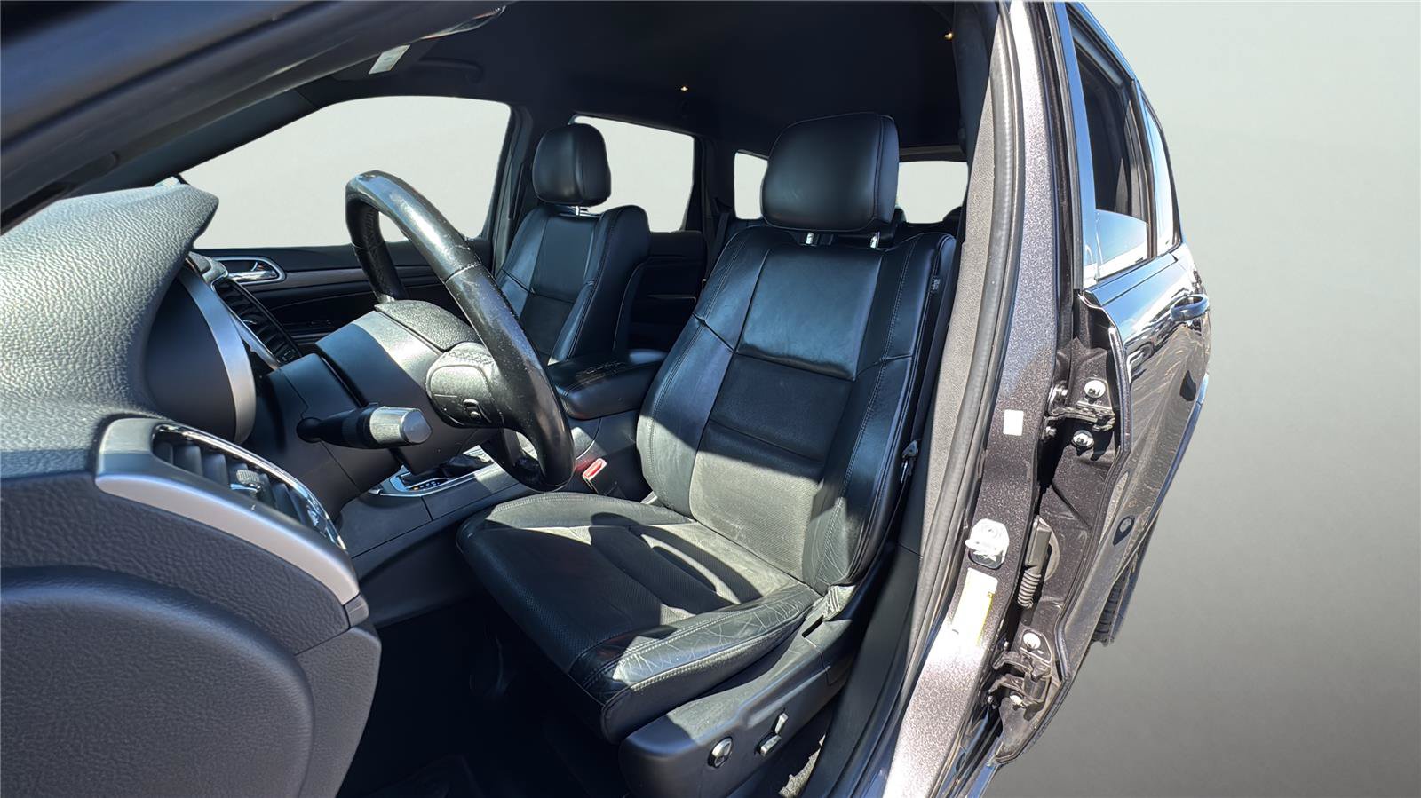 Certified 2018 Jeep Grand Cherokee Altitude AWD/4WD image 18