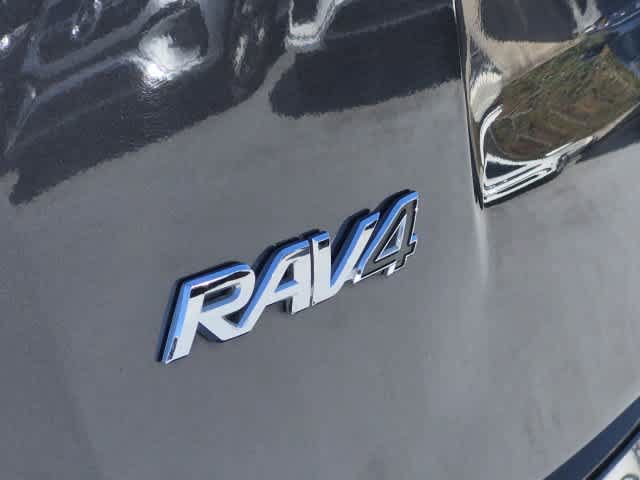 Used 2018 Toyota RAV4 LE w/ All Weather Liner Package AWD/4WD image 12