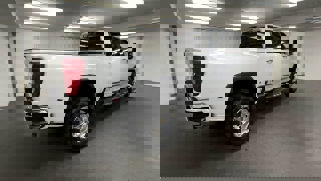 Used 2024 Chevrolet Silverado 3500 High Country w/ Technology Package image 7
