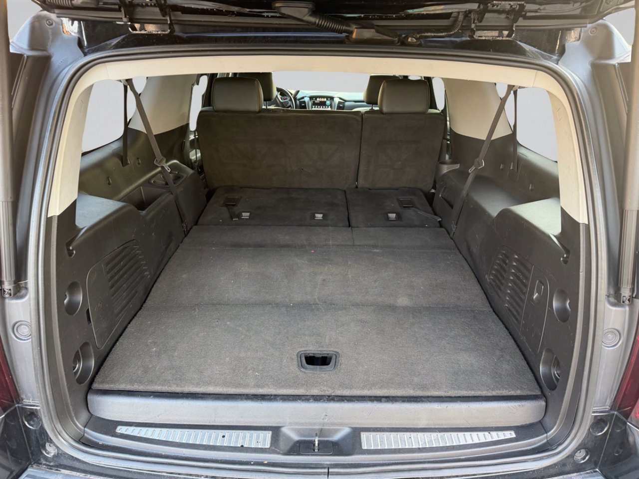 Used 2016 Chevrolet Suburban LT RWD image 7