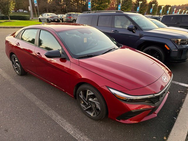 Used 2025 Hyundai Elantra Sport FWD image 22