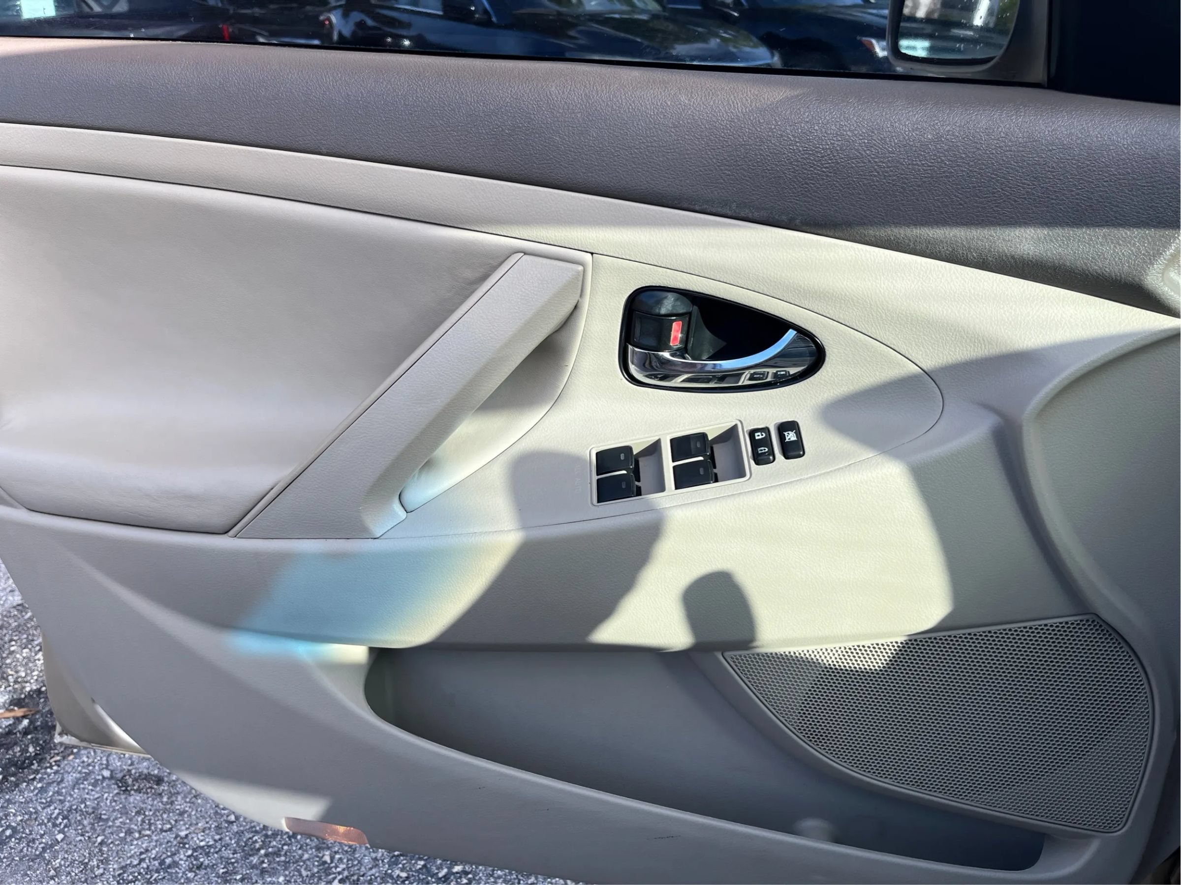 Used 2011 Toyota Camry LE w/ LE Extra-Value Pkg FWD image 18
