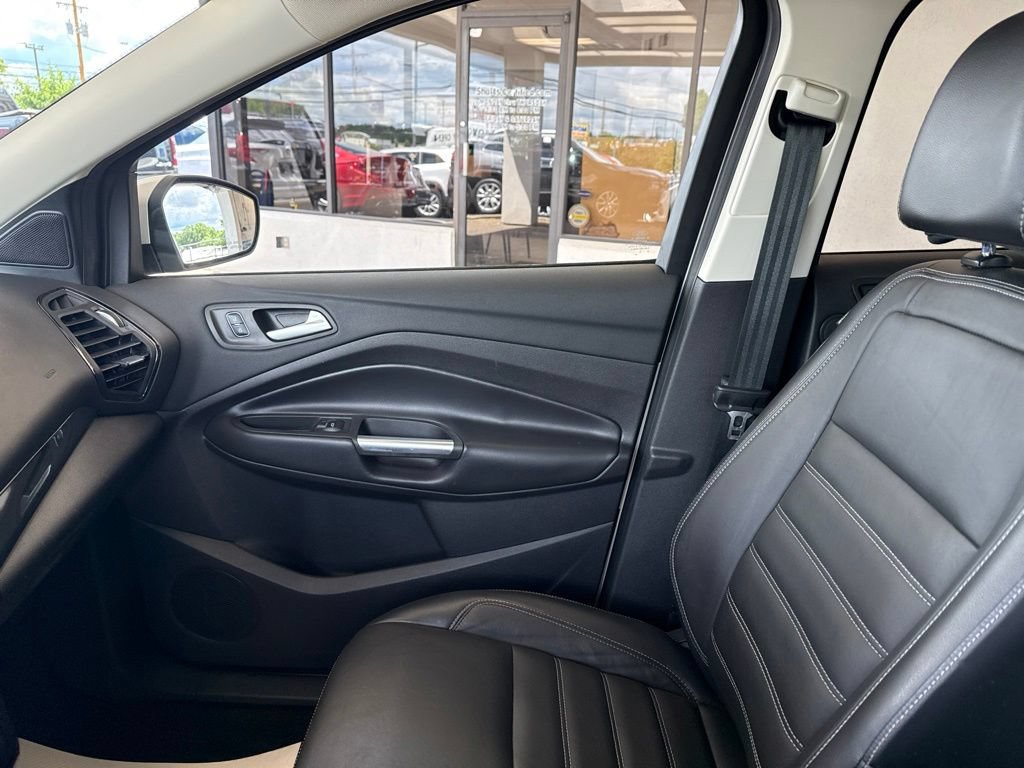 Used 2017 Ford Escape Titanium AWD/4WD image 29