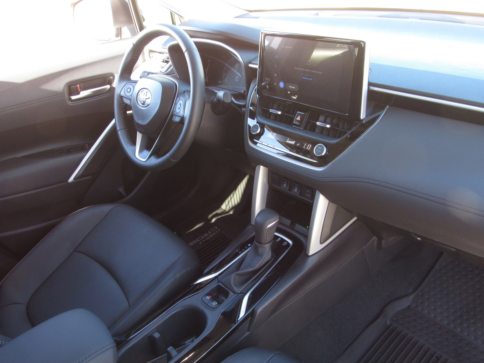 Used 2025 Toyota Corolla Cross XLE image 10